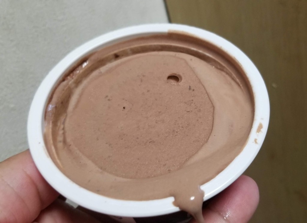 イオン トップバリュ チョコレート氷 食べてみました。