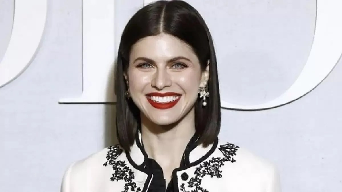 Alexandra Daddario The Truth Behind Hollywood’s Most Shocking Secret!(04)