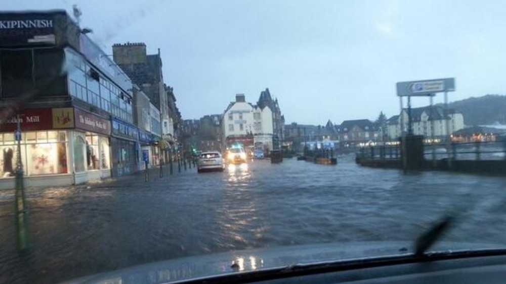 Oban flooded as high winds and waves batter Scotland ITV News