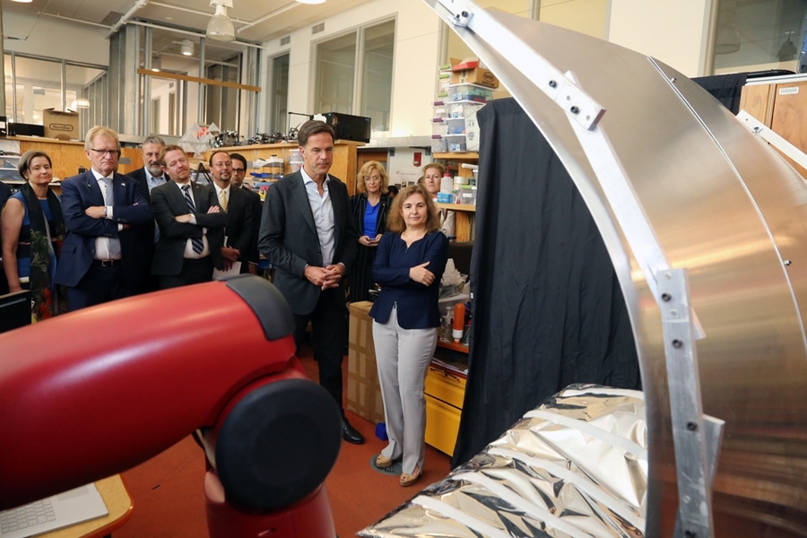 Prime Minister Mark Rutte of the Netherlands tours MIT MIT News