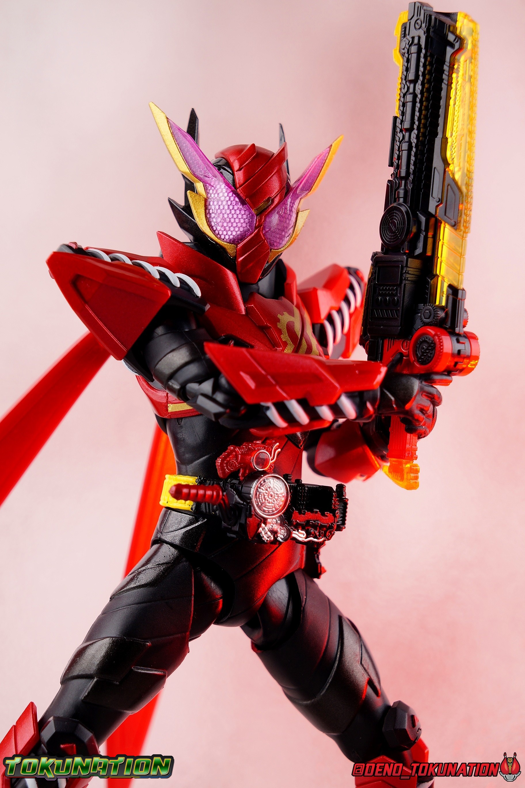 Toku Toy Box S.H. Figuarts Kamen Rider Build Rabbit Rabbit Form