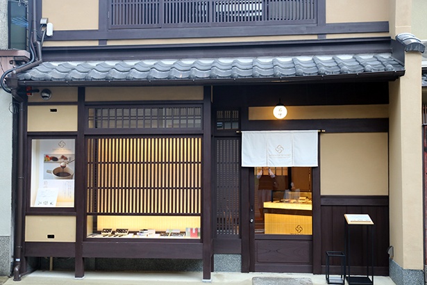 新店！セゾンドセツコショコラトリーに行ってみた【京都カフェ】 | 関西のデパ地下スイーツ盛り盛り〜あまチカ〜 舞妓さんショコラもかわいい！ 町家リノベ空間の新店「セゾン ド セツコ京都ショコラトリー」がオープン｜ウォーカープラス