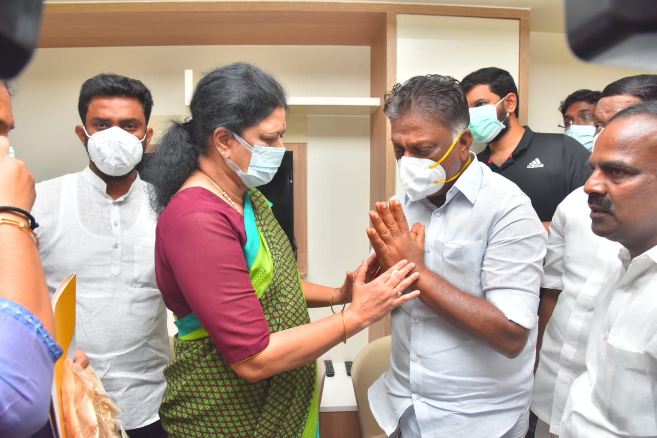 ஓபிஎஸ் மனைவி மறைவு; நேரில் சென்று ஆறுதல் தெரிவித்த சசிகலா | News7 Tamil