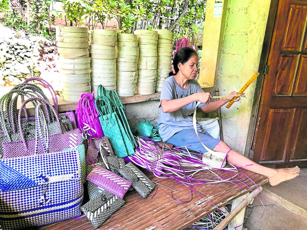 From Bolinao to Maldives Buri bags, mats go global Inquirer News