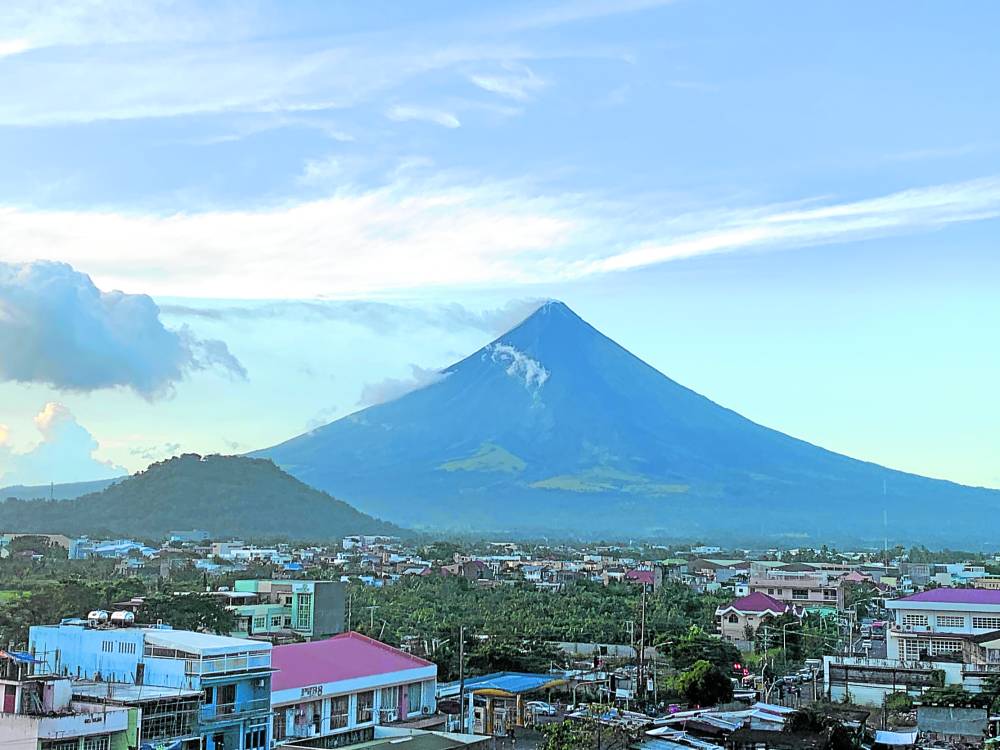 Phivolcs alert Mayon Volcano’s lava dome ‘slowly growing’ Inquirer News