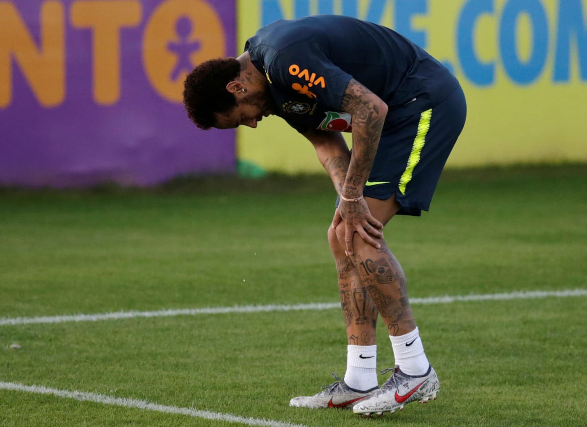 Neymar Limps Off With an Injury During Brazil's Training Newslibre
