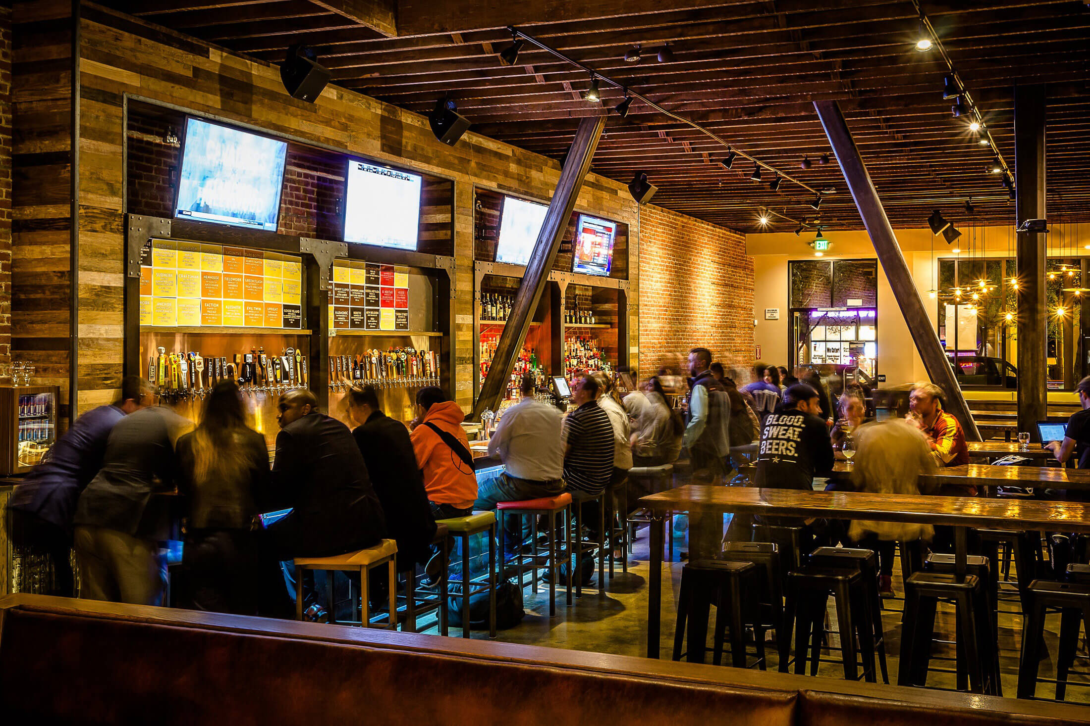 The best bars to watch the Super Bowl in Oakland and Berkeley