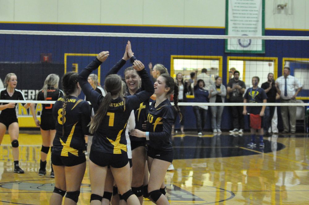 Sheridan volleyball holds off Willamina in fiveset thriller