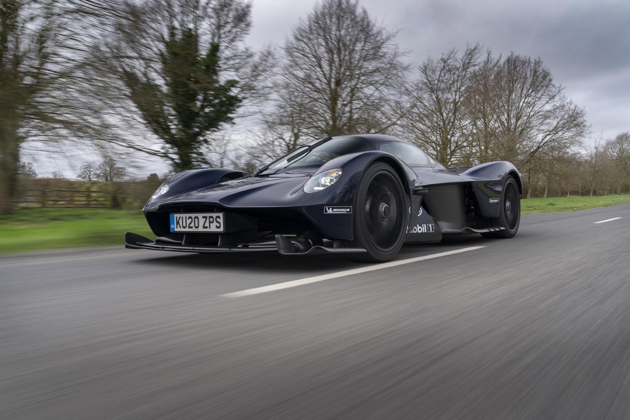 Aston Martin Valkyrie TestExot auf der Straße KÜS Newsroom