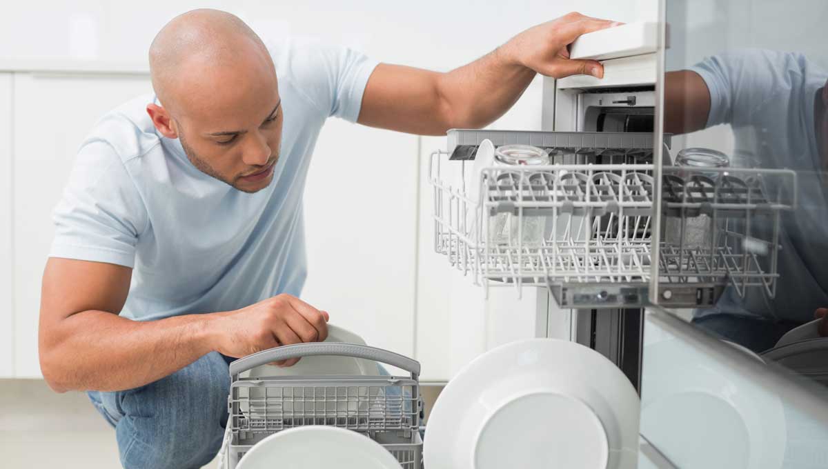Man forced to load dishwasher like bombdisposal expert to prevent wife