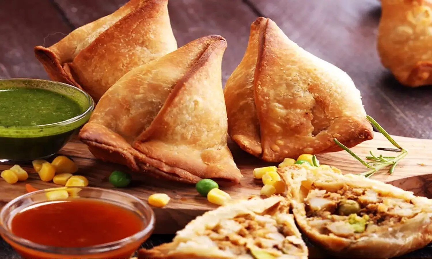 Muneer Sweets Chicken Samosa in Lucknow chicken samosa near me lucknow