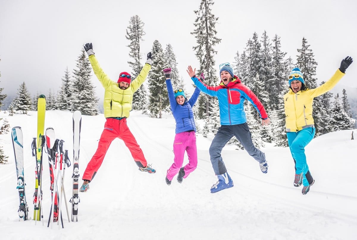 8 Tips to Plan a Ski Trip with Friends (That's Fun) New To Ski