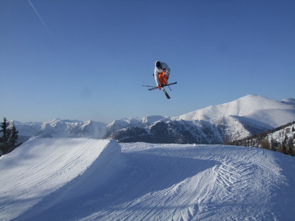 How Much Do Freestyle Skiers Earn? (5 Highest Paid Pros) New To Ski