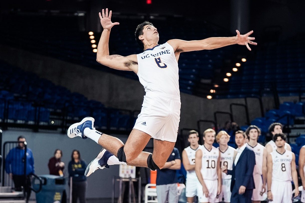 UCI Men’s Volleyball Sweeps the Floor With Emmanuel College, 30 New