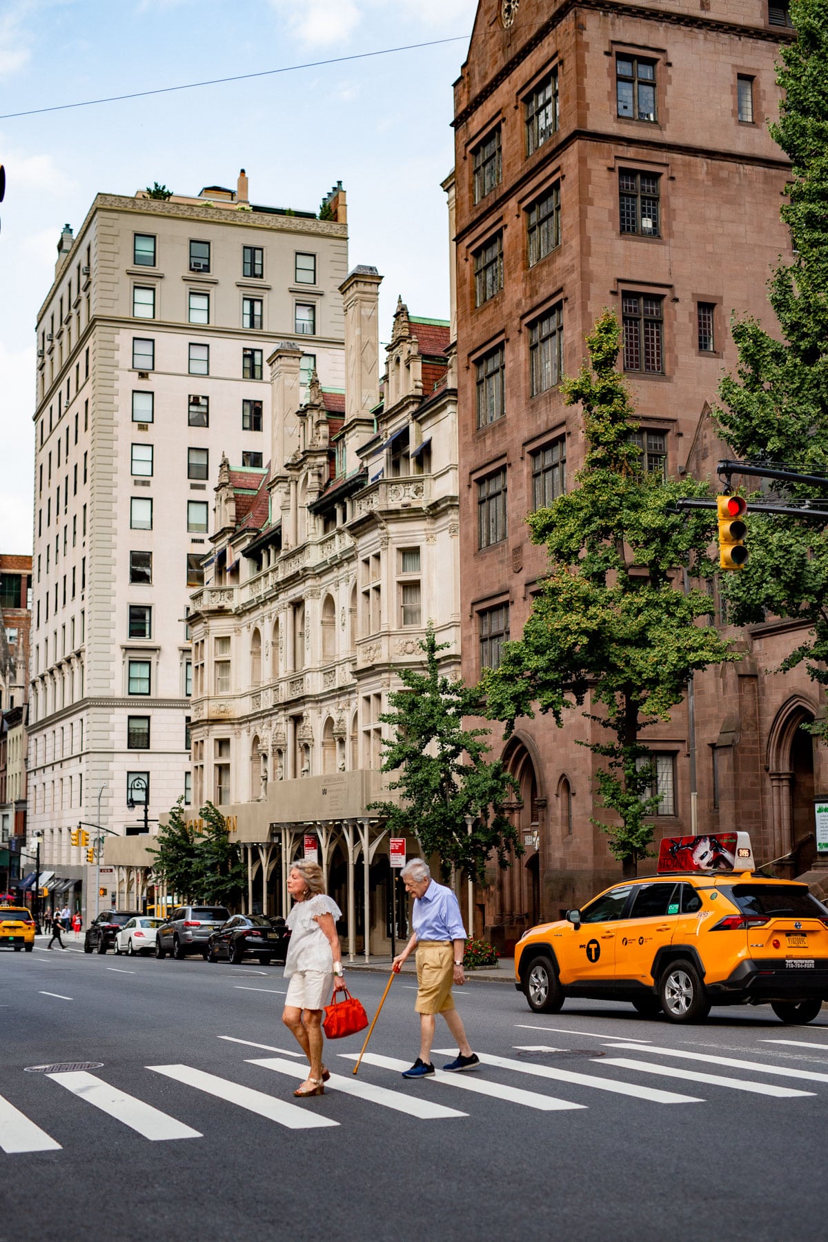 10 BEST Neighborhoods in Manhattan (First Time Visitors Guide!)