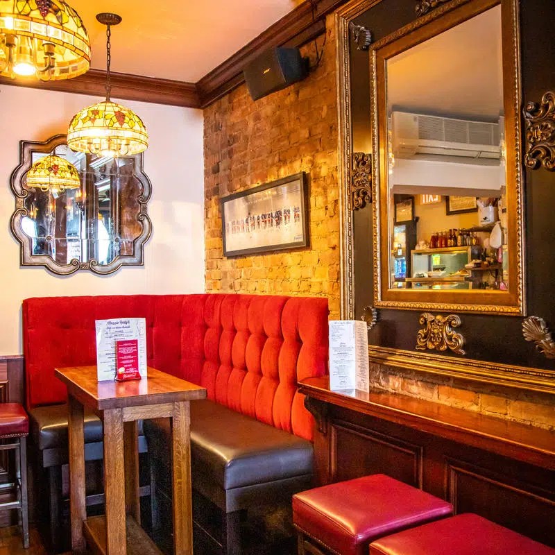 18 SATISFYING Happy Hours in Chelsea, New York City (You'll Love)