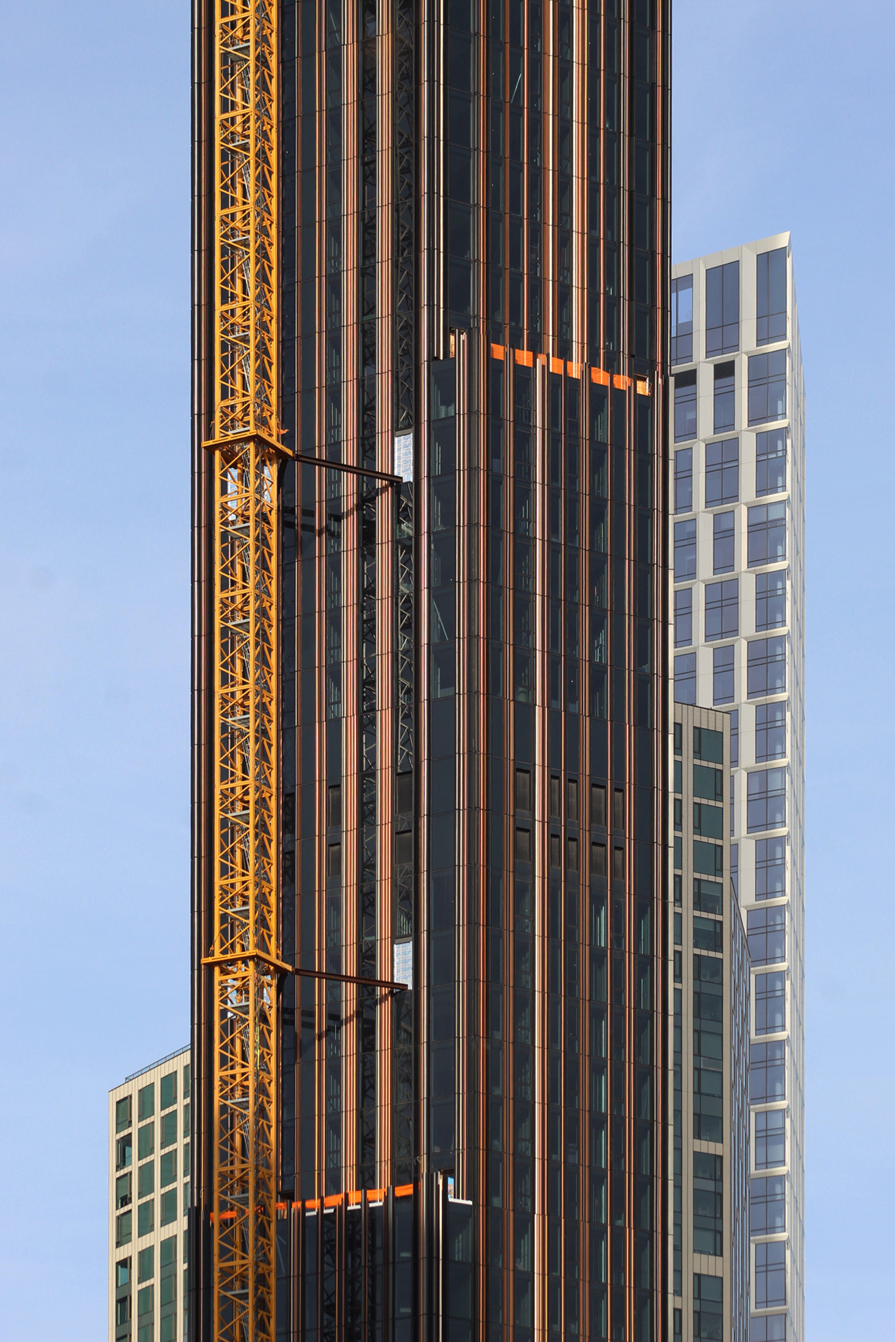 NEW YORK The Brooklyn Tower 325m 1066ft 74 fl T/O Page 60