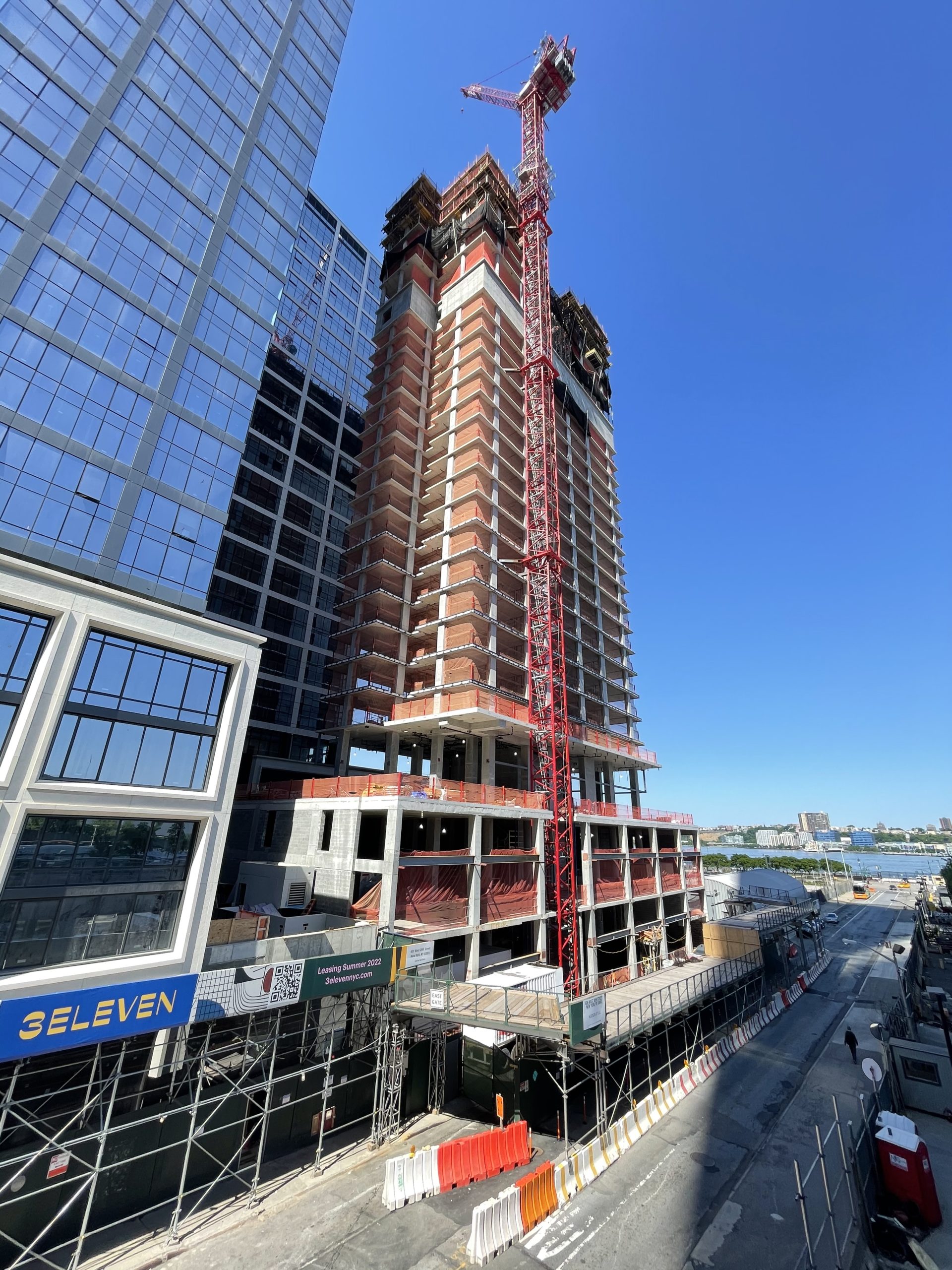 NEW YORK 606 West 30th Street 637 + 545 FT 58 + 42 FLOORS Page