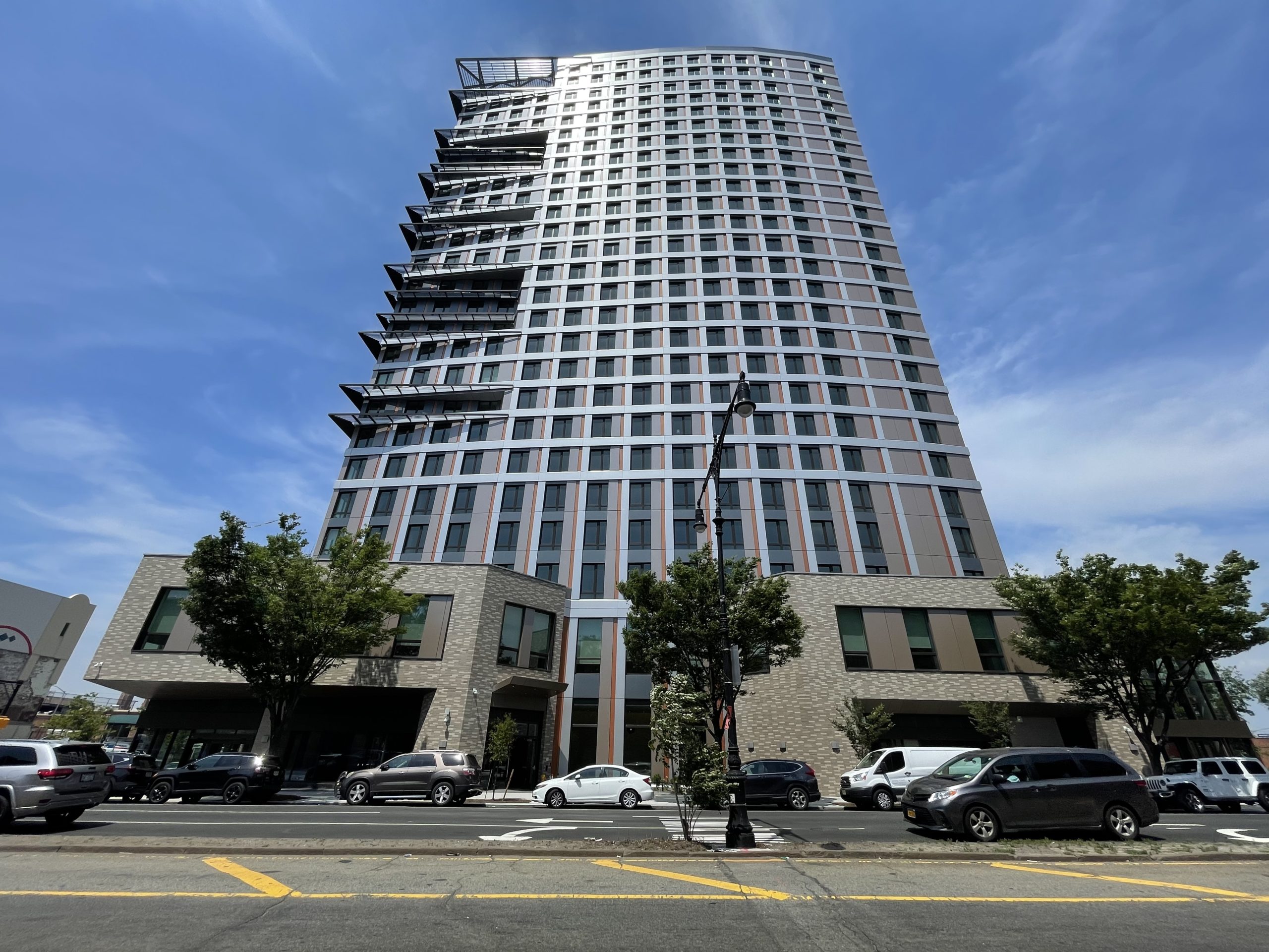 Developers, City Officials Celebrate Grand Opening of 425 Grand