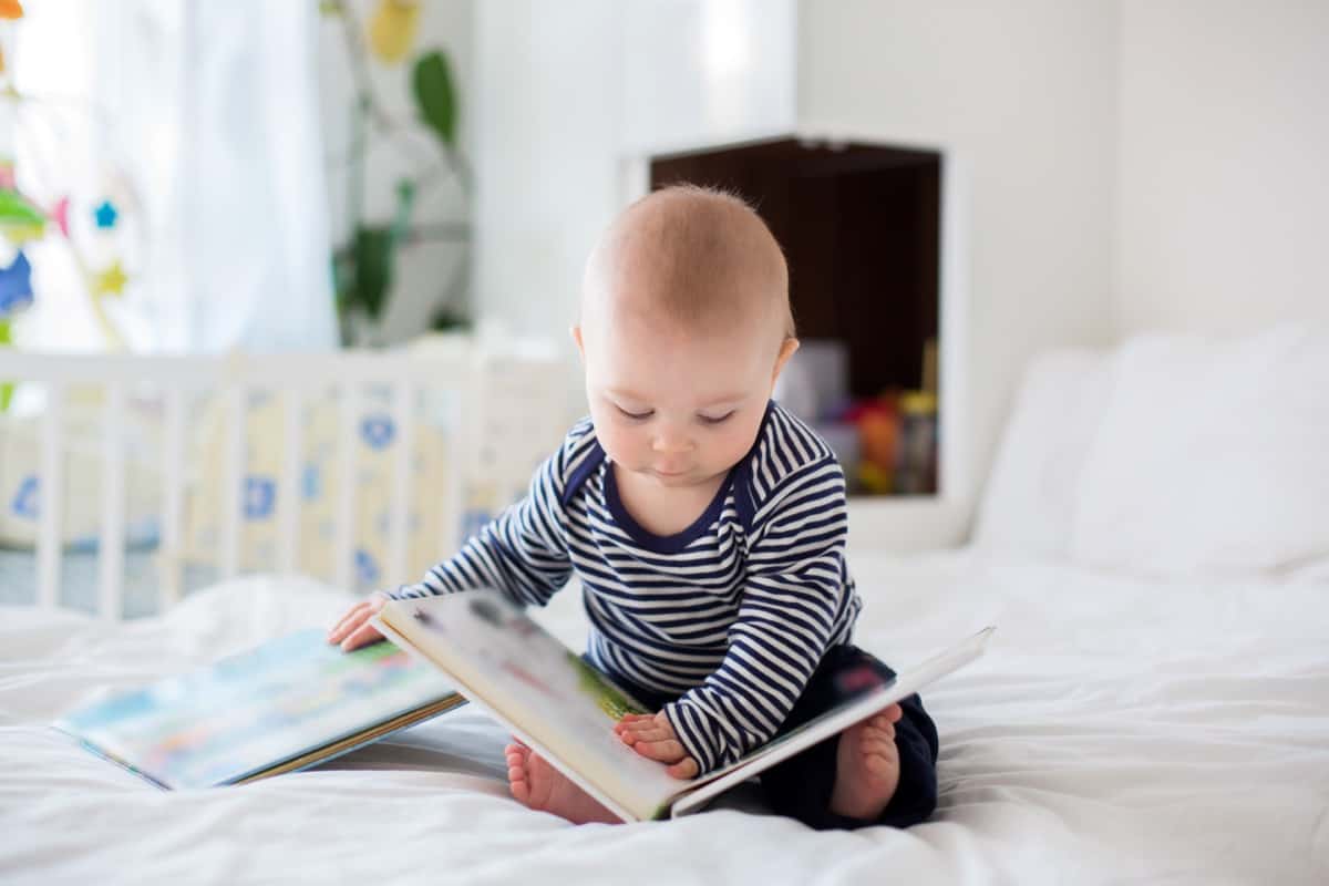 8 Great Books to Read to Babies Newy with Kids