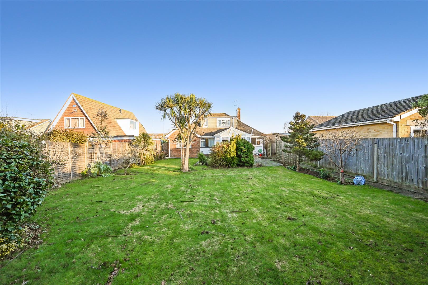 Chalet Detached For Sale Church Road, Hayling Island 18561491