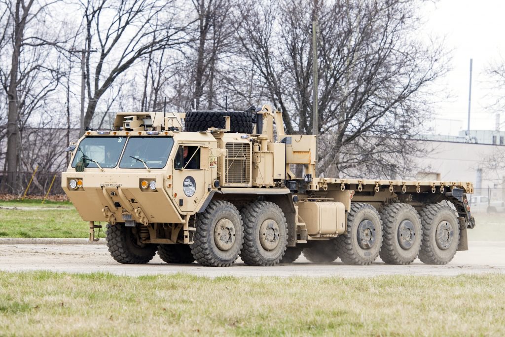 US army will convert 70 supply trucks to full self driving by 2020