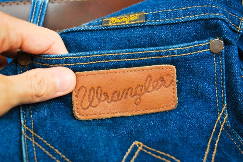 Actualizar 84+ imagen wrangler vs levi's Abzlocal.mx