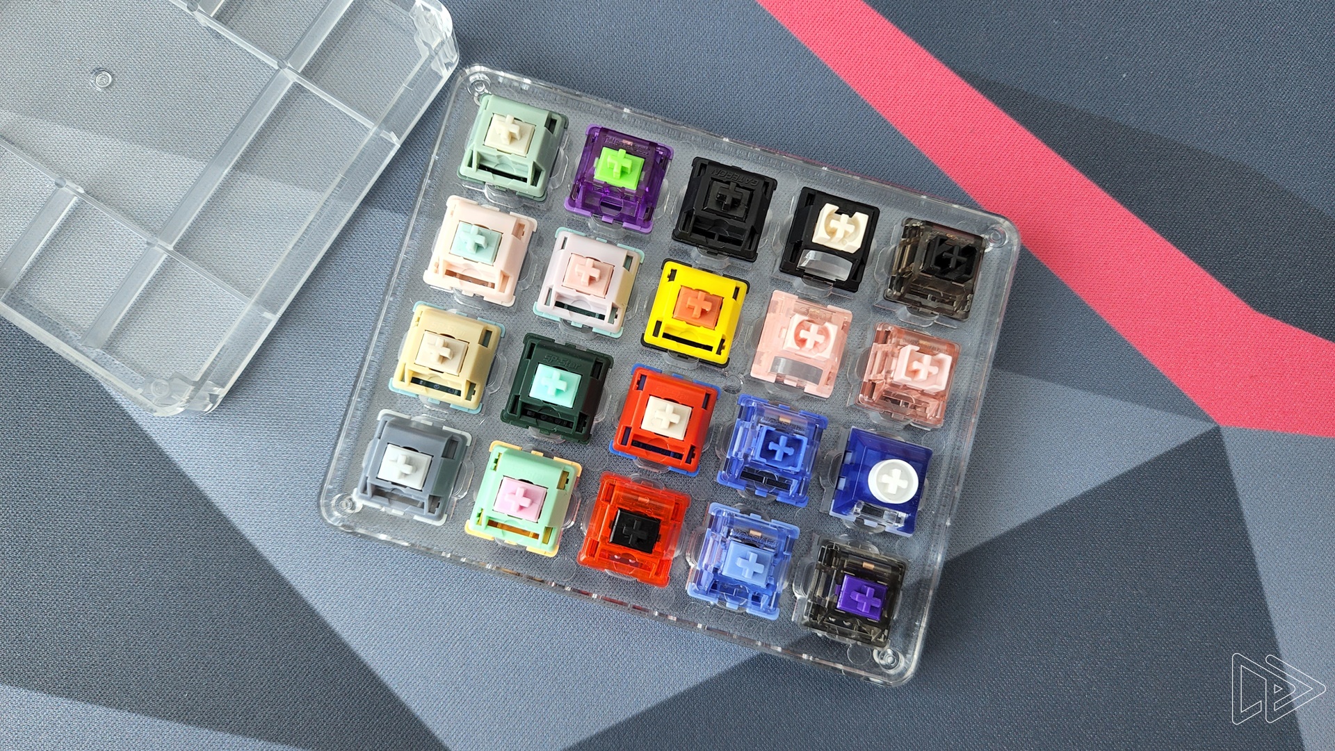 We Tried 4 Interesting Thocky/Clacky Keyboard Switches You Can Buy in