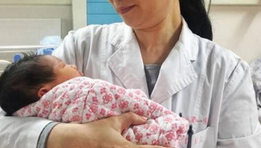 Chinese Mother Gives Birth to Second Child That is Already '16YearsOld'