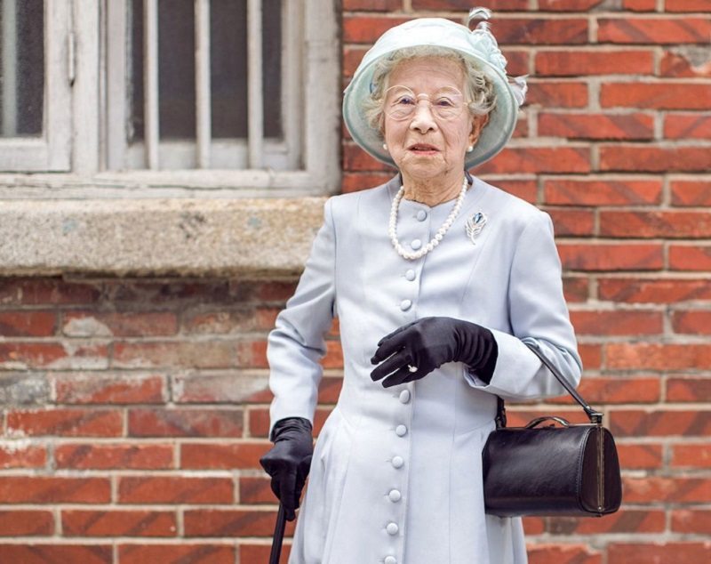 Stylish Chinese Grandma Wins the For Looking