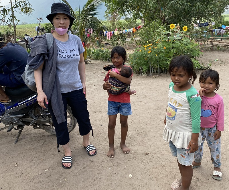 Vietnamese Mom Wears 'Not My Problem' Shirt While Doing Charity Work