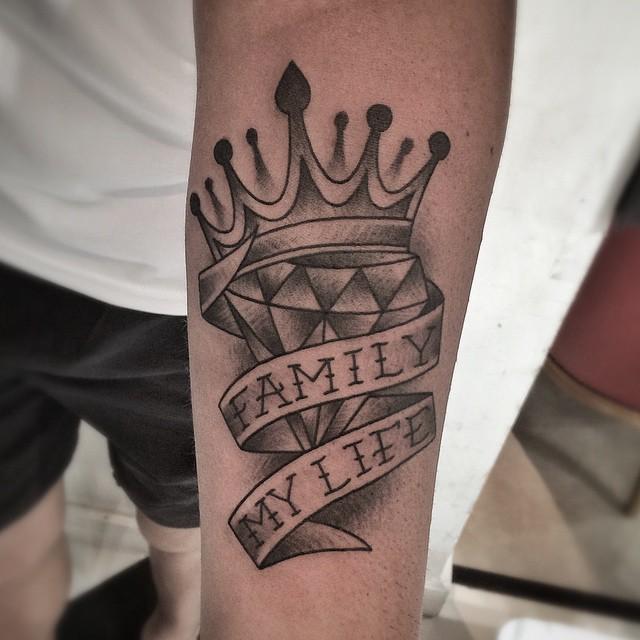 75 Lovely And Galvanizing Crown Tattoos - Nexttattoos 640_x_640_jpg