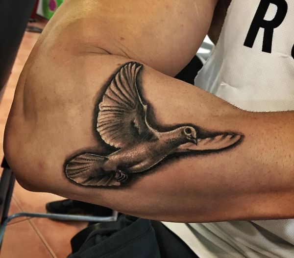 35 pigeon tattoos it is a global peace signal » Nexttattoos