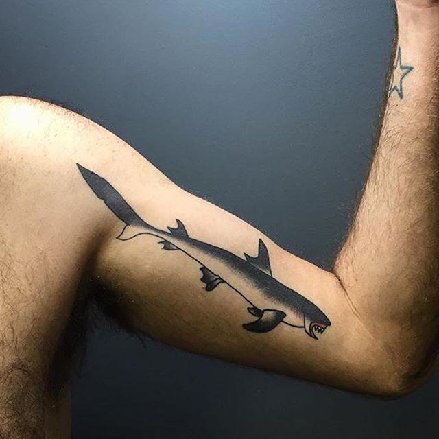 70 Shark Tattoos (The Most Effective Images!) - Nexttattoos 640_x_640_jpg