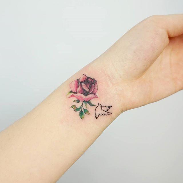 70 Lovely And Provoking Rose Tattoos: The Most Effective Pictures - Nexttattoos 640_x_640_jpg