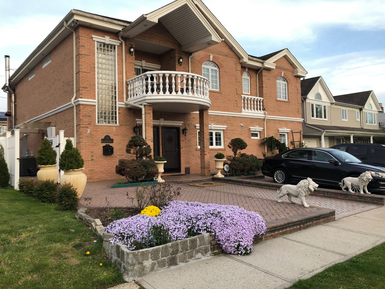 4 bedrooms duplex apartment / 2 baths LEVITTOWN NY 3500 Nexus Realty