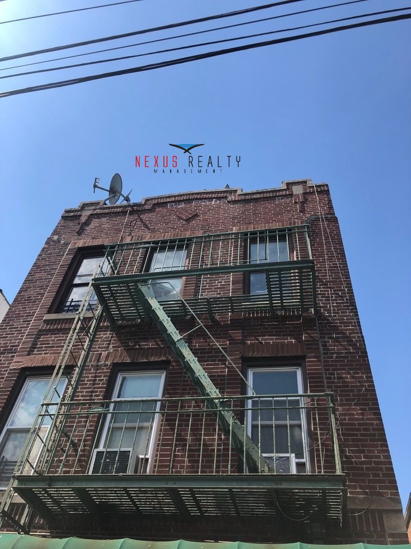 4 Family house and Commercial space FOR SALE 2,700,000 Nexus Realty Management