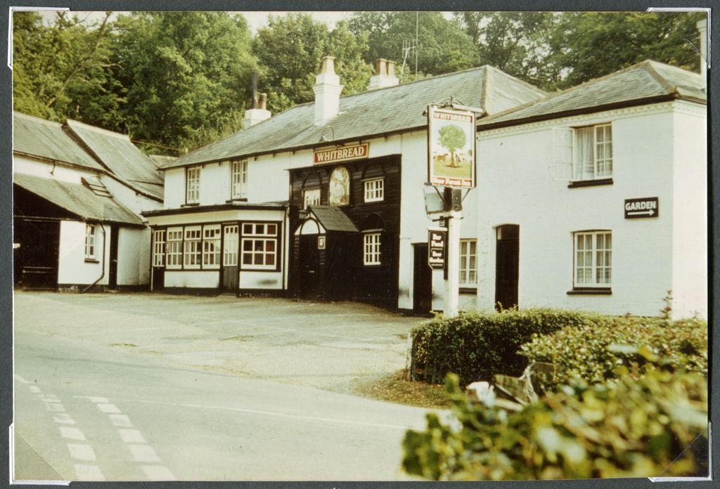 The “New Forest Inn” at Emery Down. New Forest Knowledge