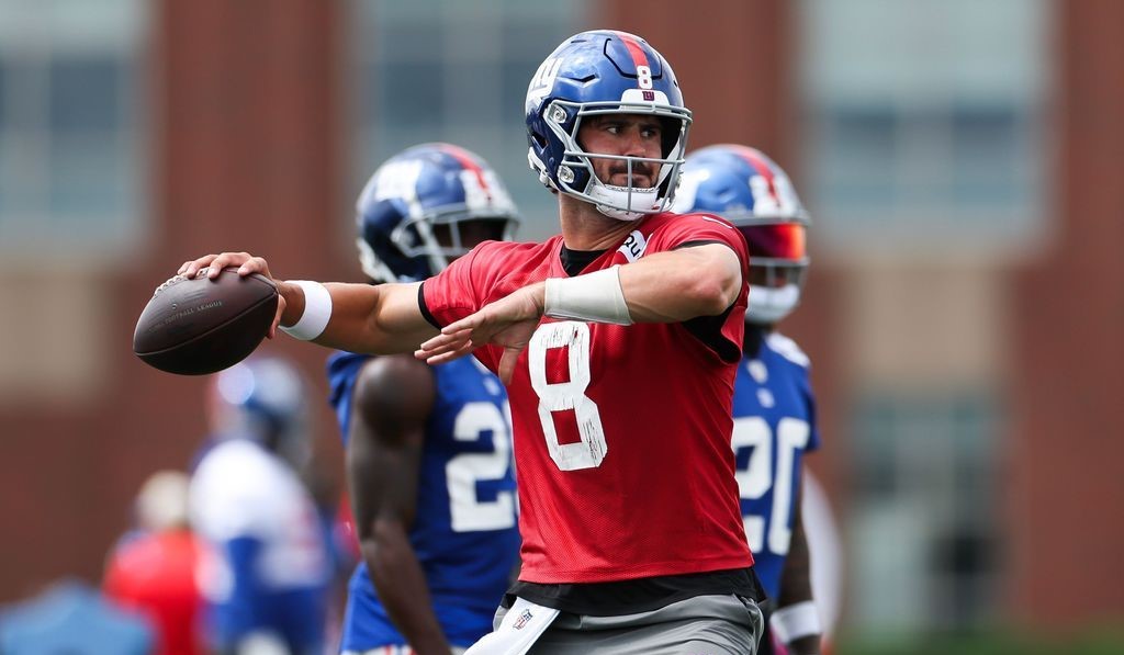 NFL New York Giants Daniel Jones gets pressure from general manager