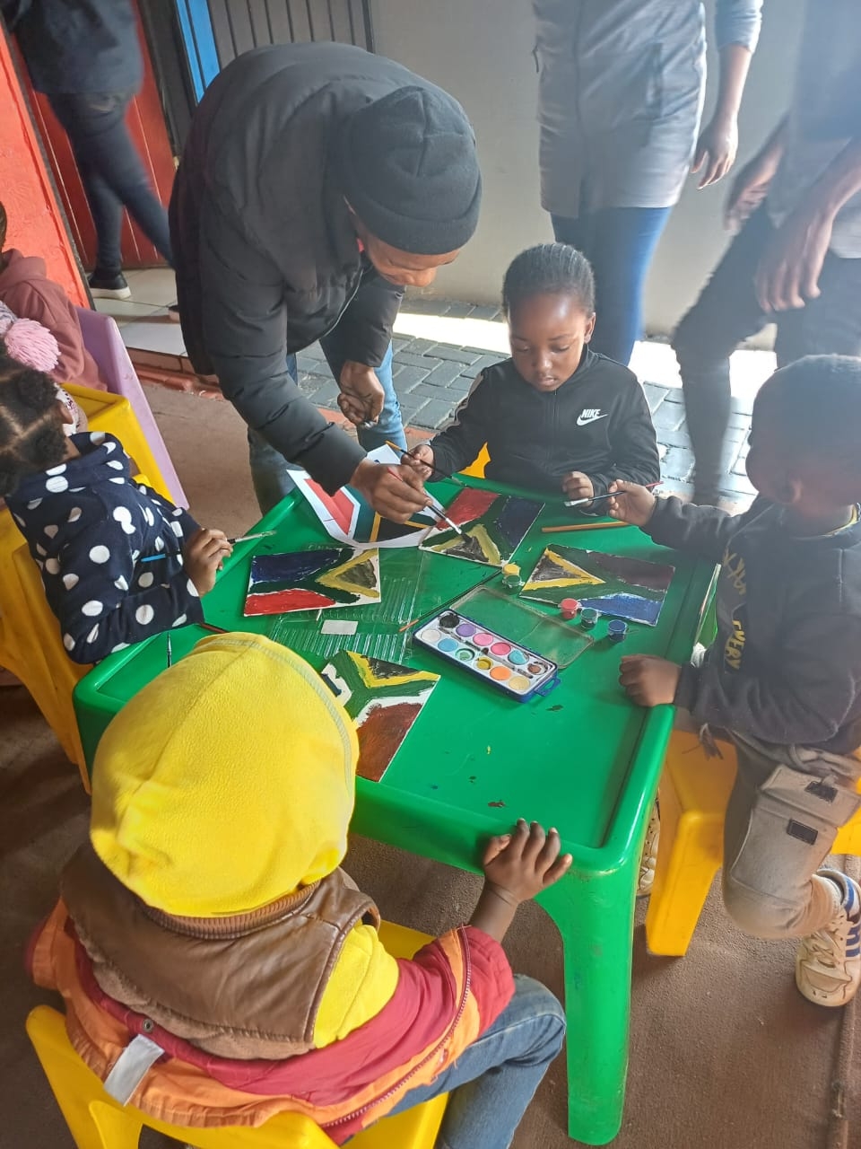 Volunteers give their 67 Mandela Day minutes to underresourced Early