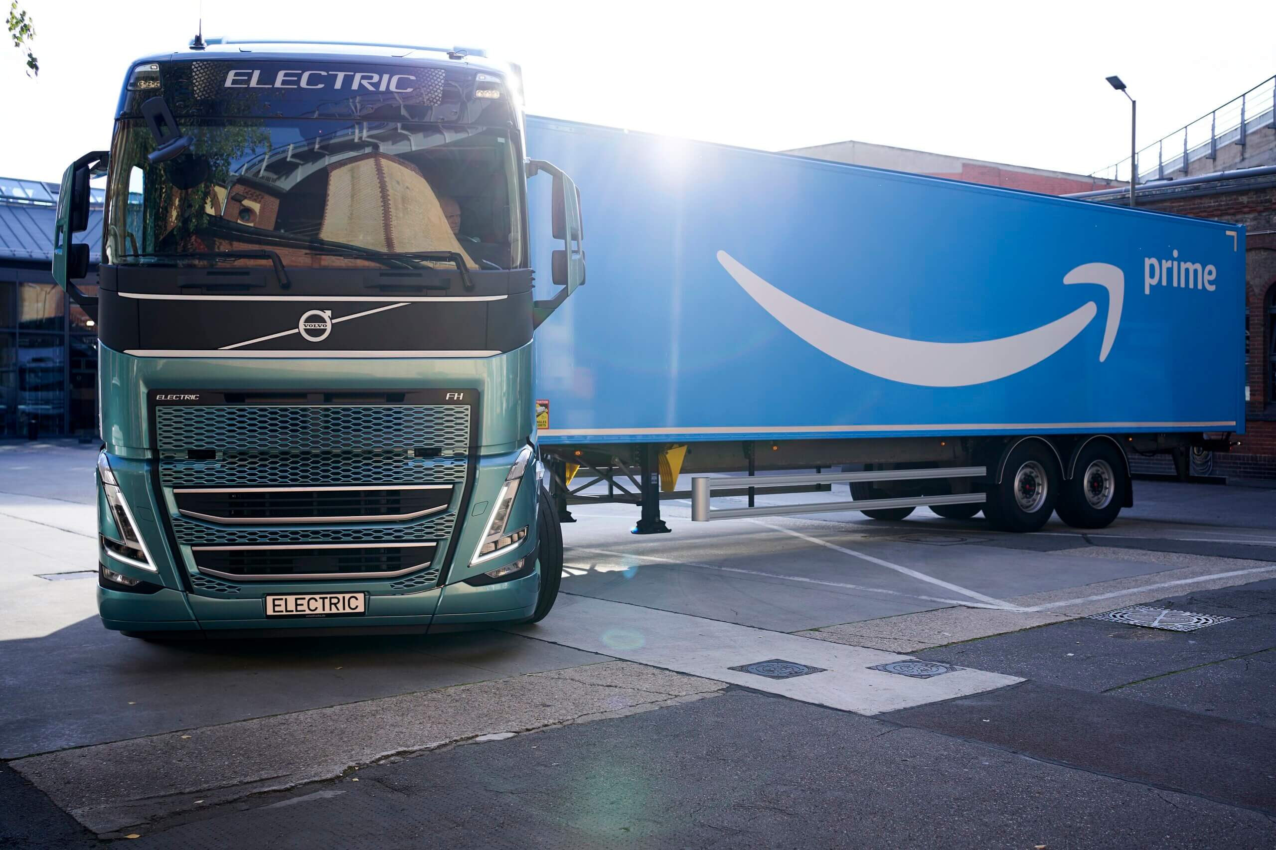 Amazon Adding 20 HeavyDuty Volvo Electric Trucks to Fleet NGT News