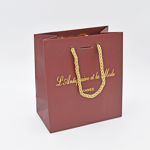 Sac papier kraft luxe un emballage haut de gamme à proposer à vos clients
