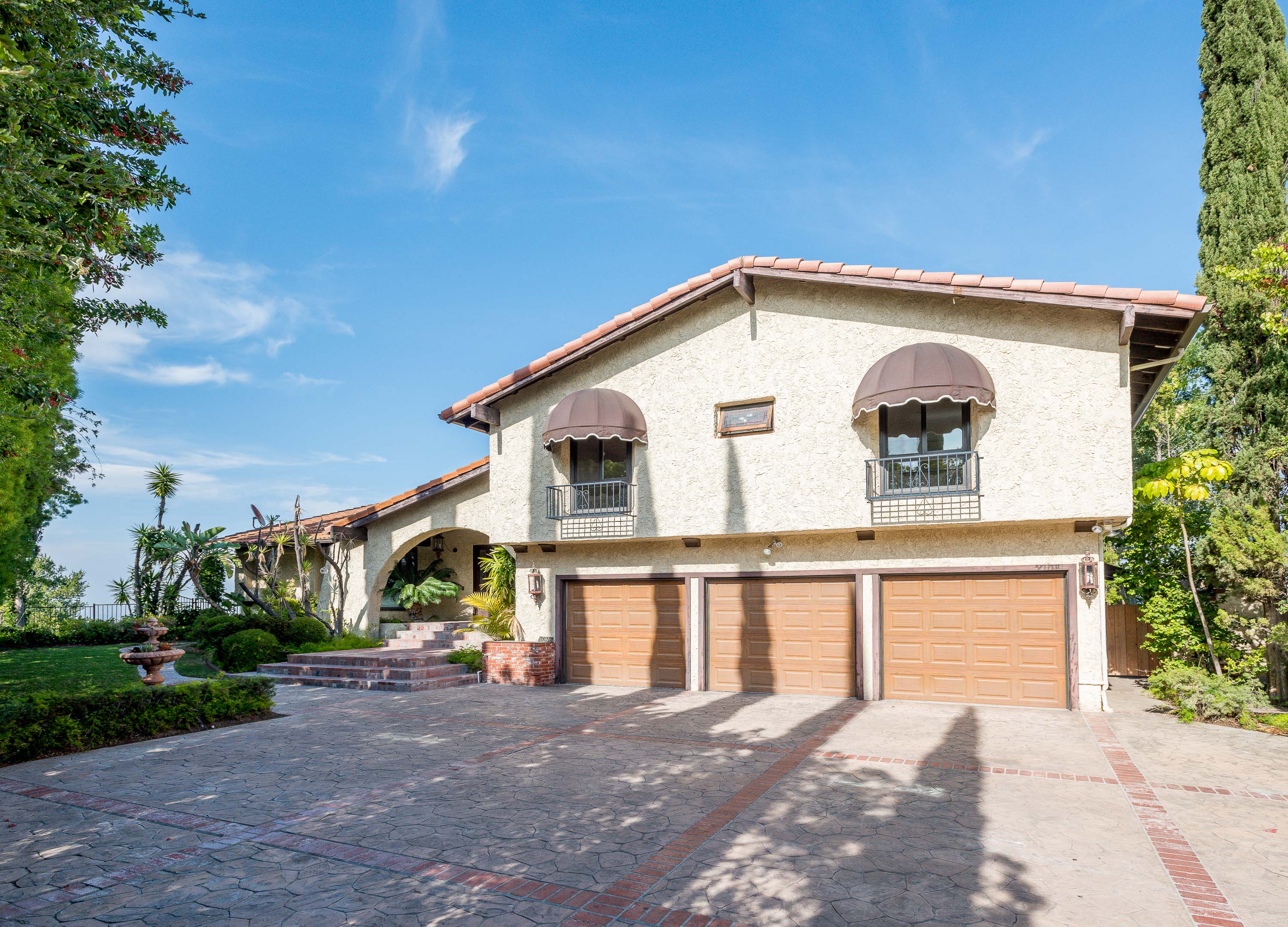 » Secluded Encino Hills Dr w/ Breathtaking, Panoramic Views and Pool!