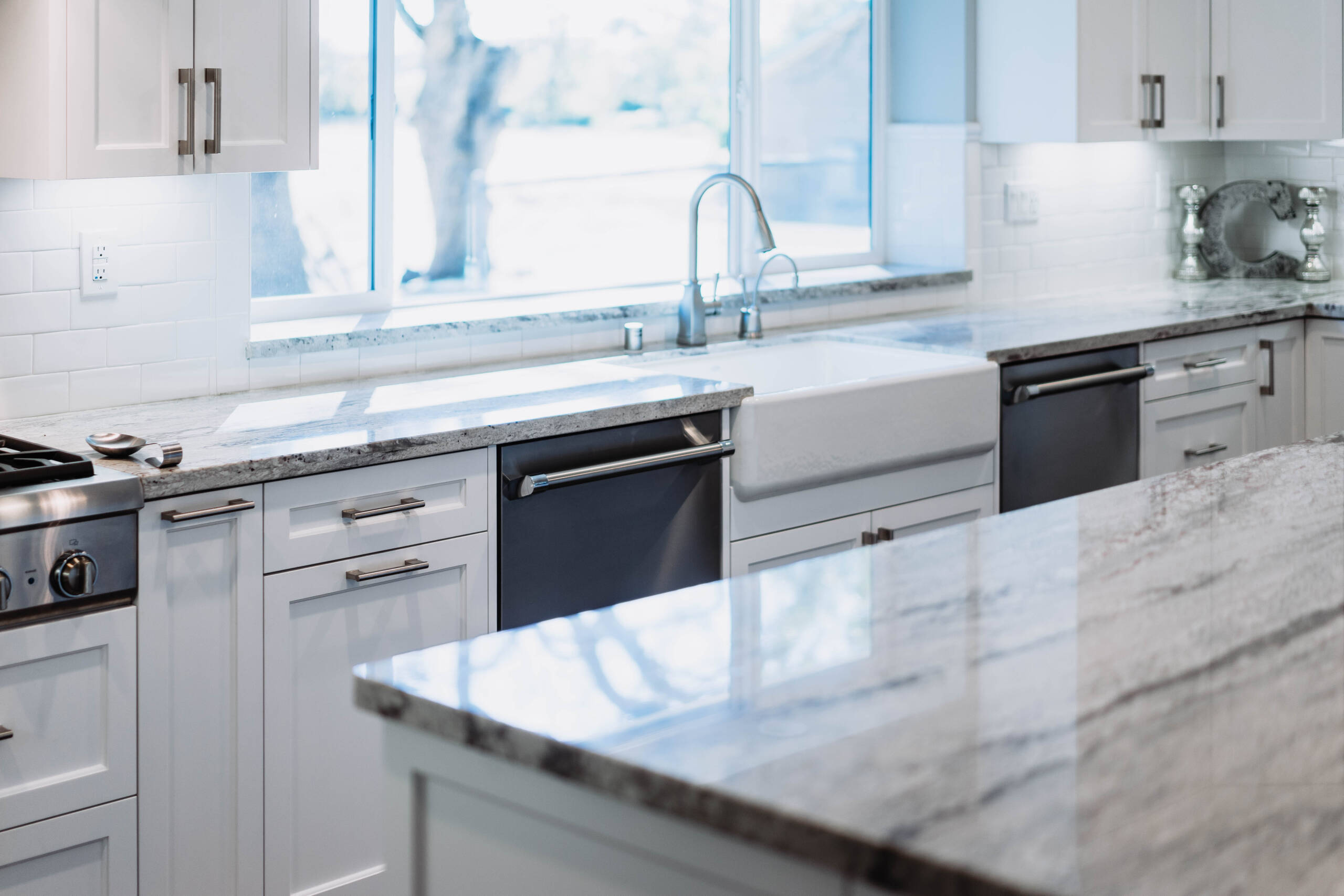 COMPARING KITCHEN COUNTERTOP MATERIALS CORIAN, QUARTZ, AND GRANITE