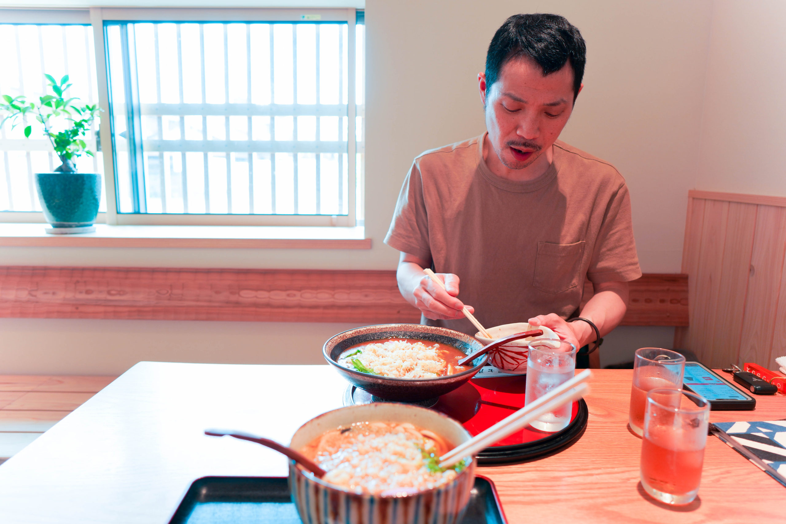 地元の美味しいうどん・そば・丼もの一式の冨士屋さん 4じのいま