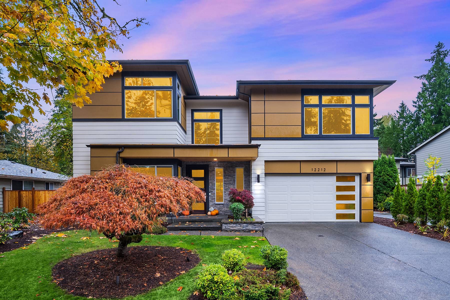Merit Resale on Rose Hill in Kirkland, 4 bedroom, 3 baths + den and