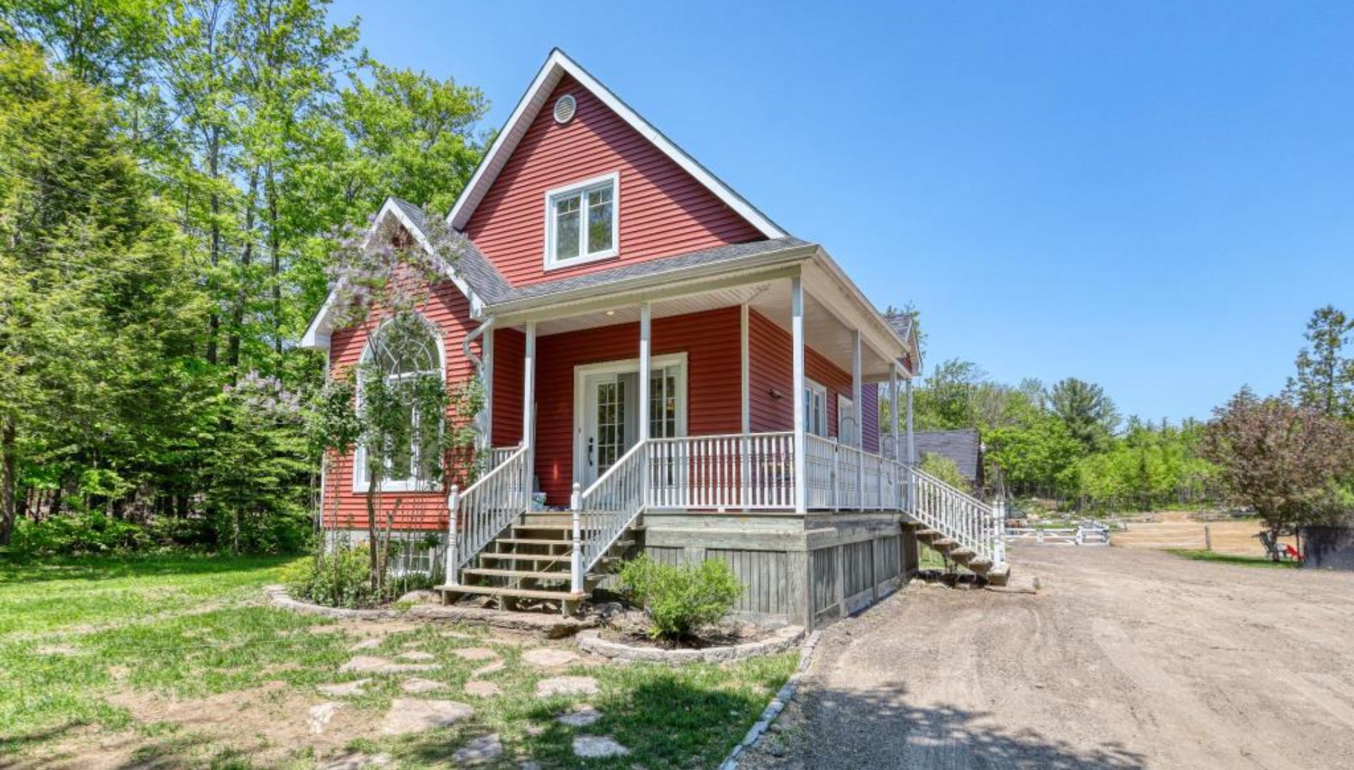 Une fermette de rêve à vendre pour 659 000! Nightlife