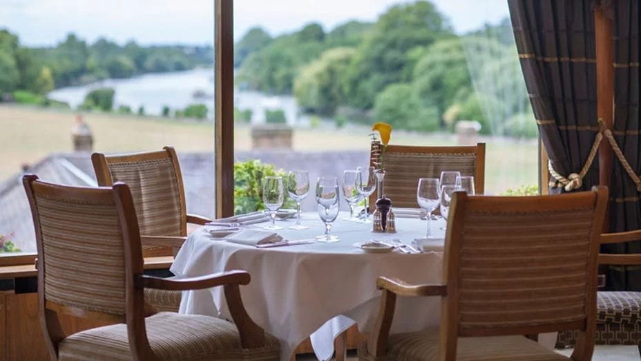 The Petersham Restaurant Nightscard