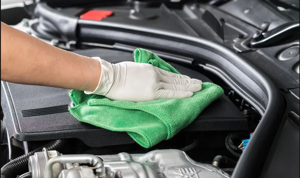 How to wash a car engine without ruining things