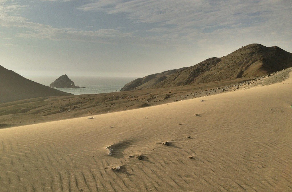 Photo: Sand dunes and ocean north of Huarmey, Peru